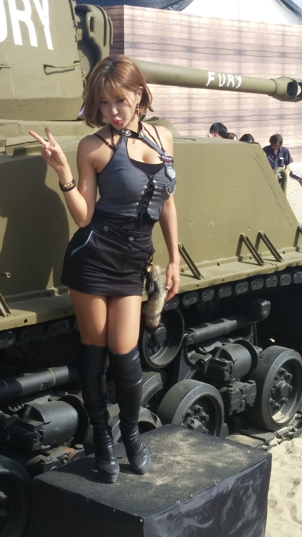 South Korea's top showgirl Xu Yunmei Busan tank world 1